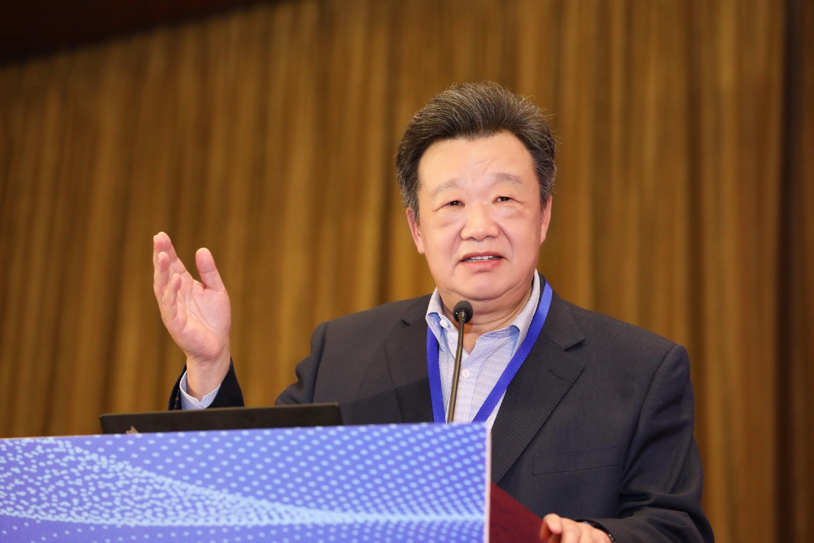 中国研究型医院学会会长何振喜讲话.jpg 中国研究型医院学会会长何振喜讲话.jpg