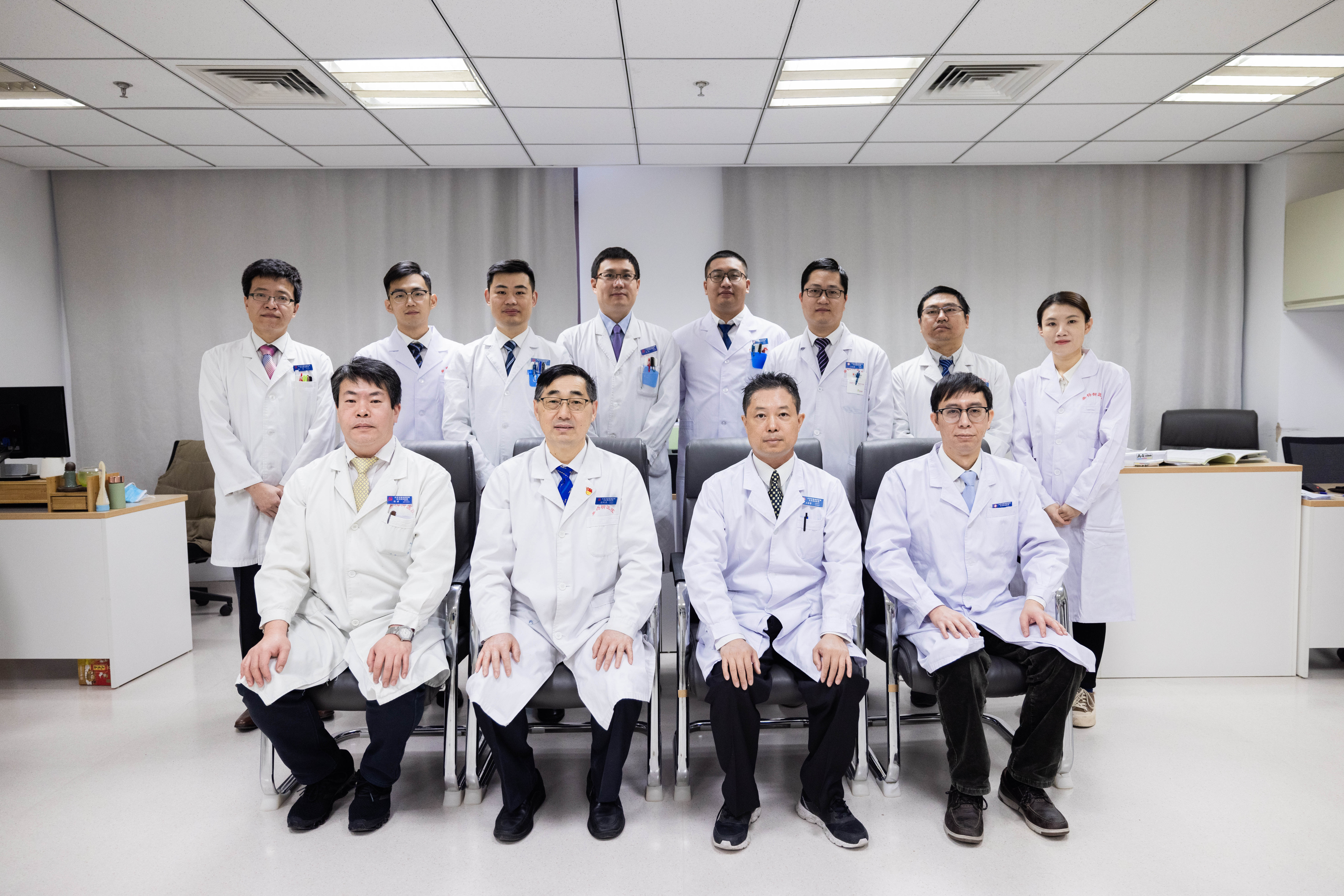 医生合影.jpg 医生合影.jpg