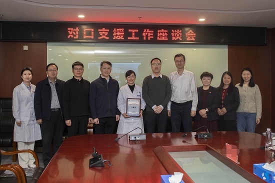 合影.jpeg 合影.jpeg