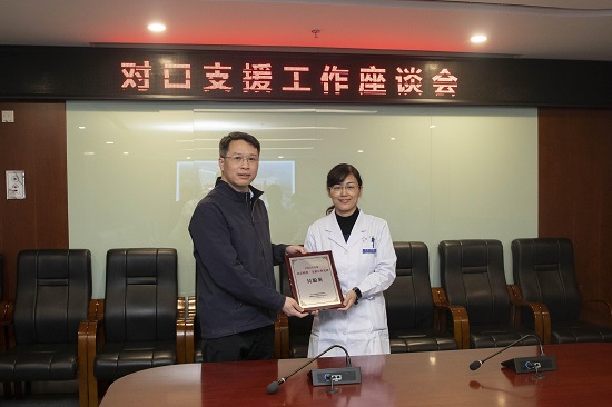 颁发证书.jpeg 颁发证书.jpeg