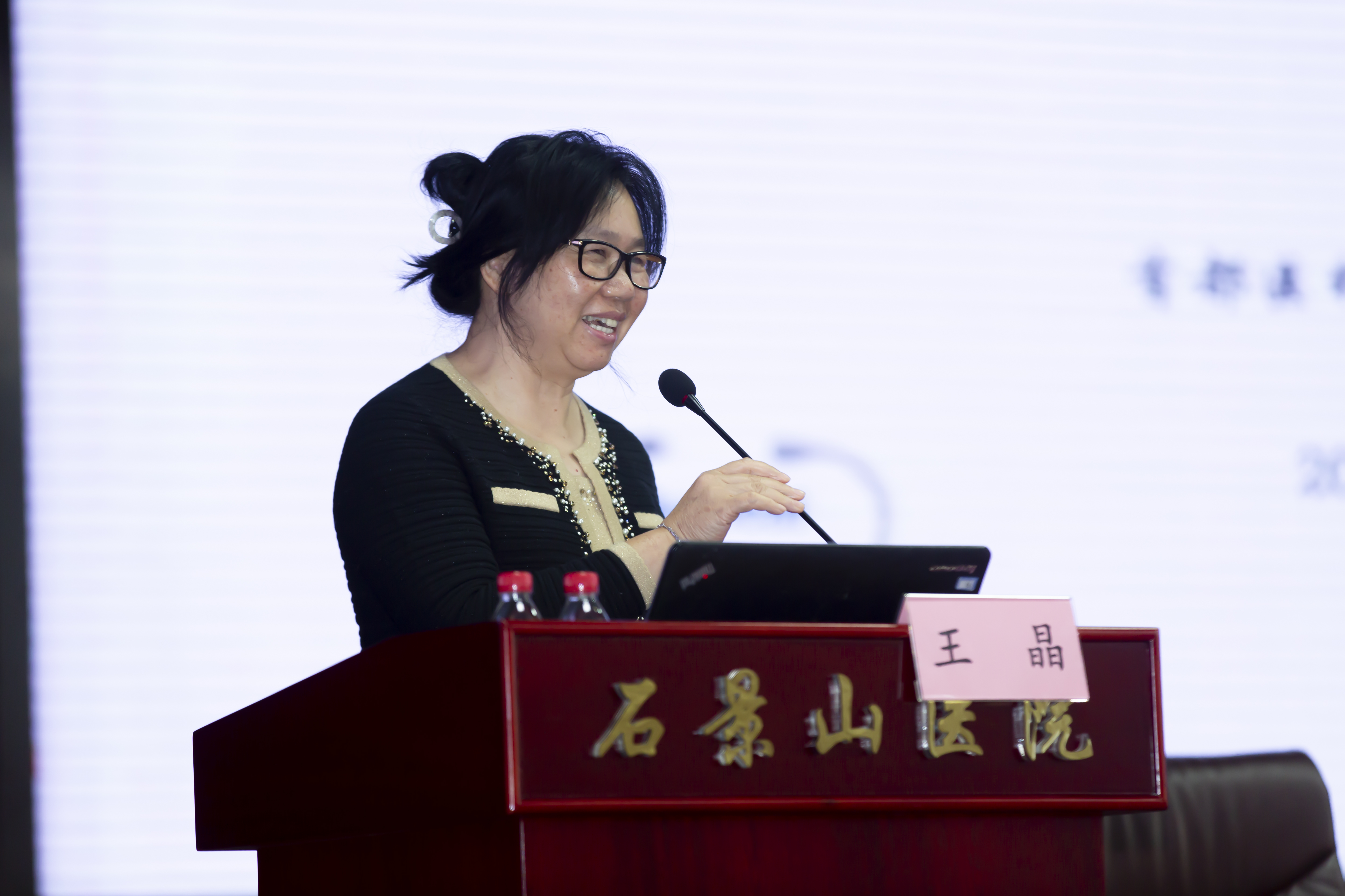 王晶.jpg 王晶.jpg