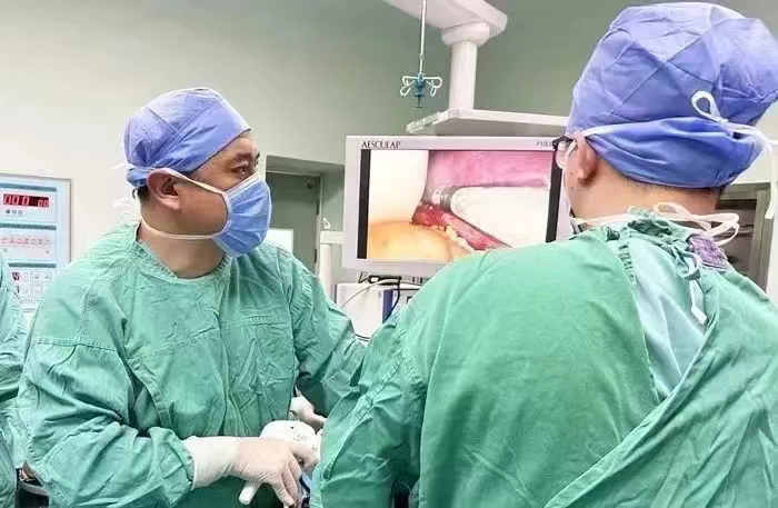 00 术中.jpg 00 术中.jpg