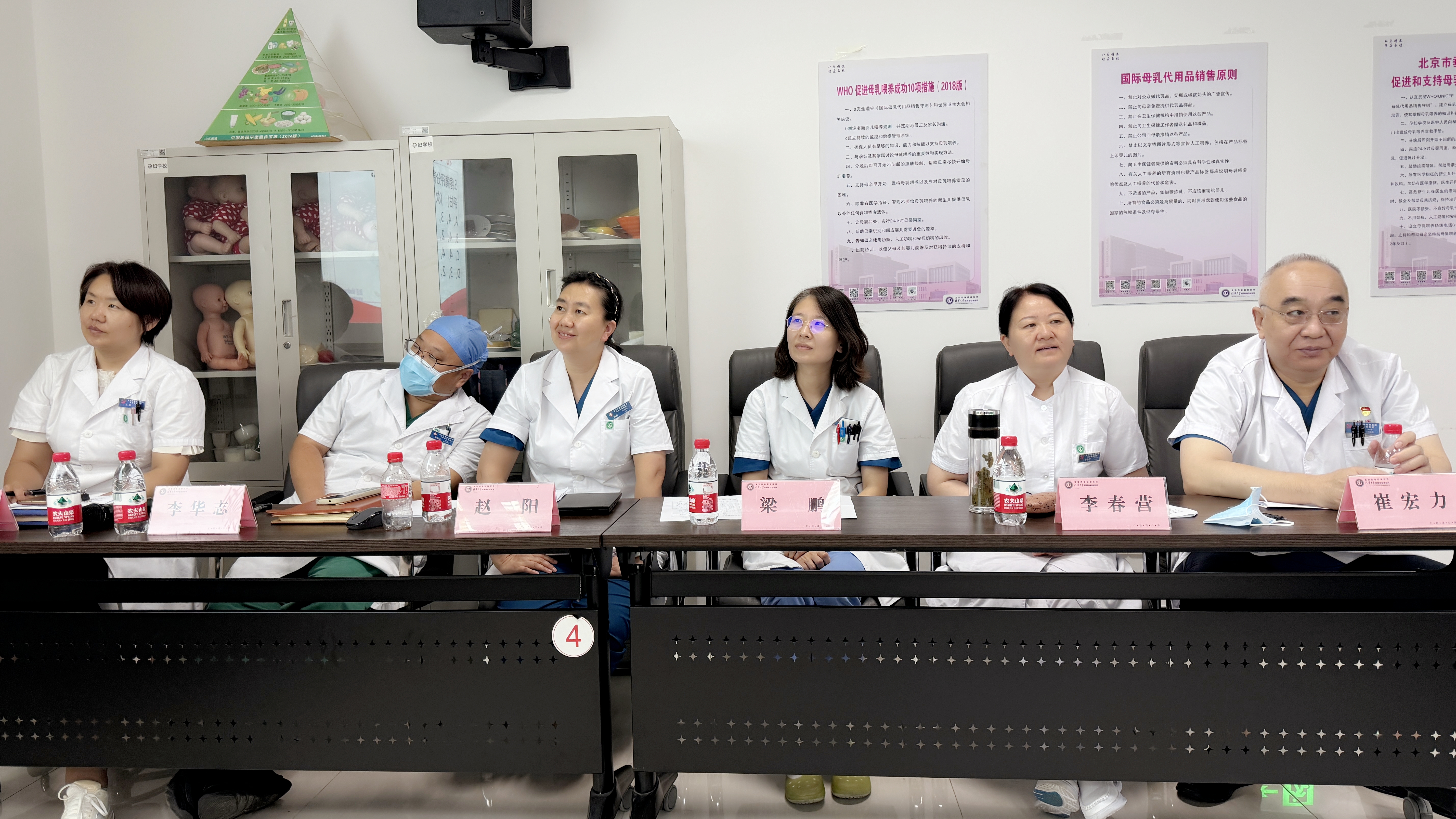 参会点评专家.jpg 参会点评专家.jpg