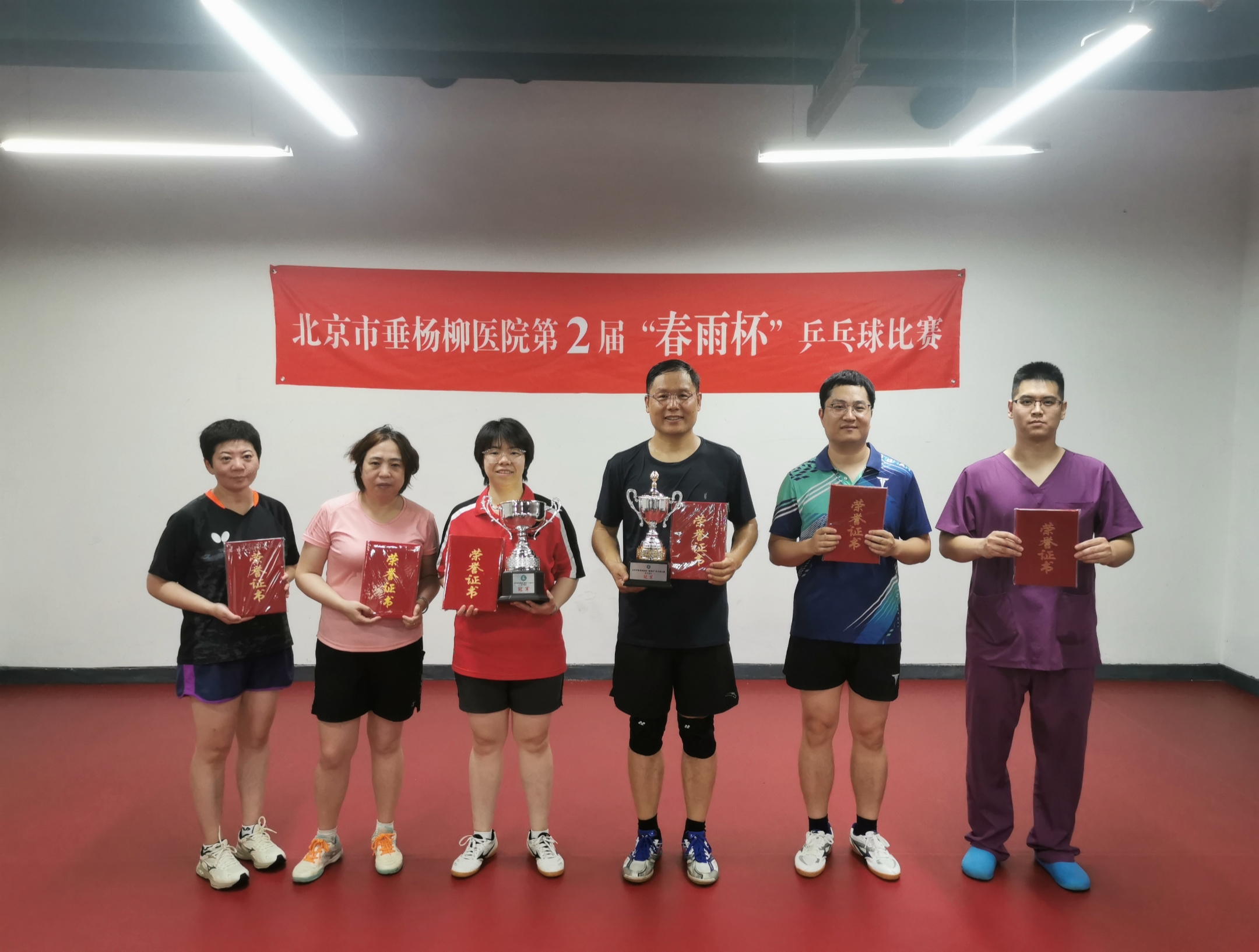 男女单打前三名.jpg 男女单打前三名.jpg