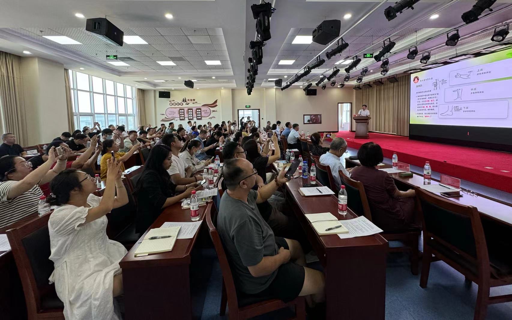 培训现场1.jpg 培训现场1.jpg