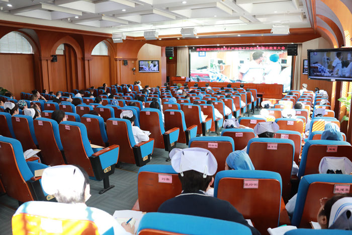 图--------------观看警示教育片0.jpg 图--------------观看警示教育片0.jpg