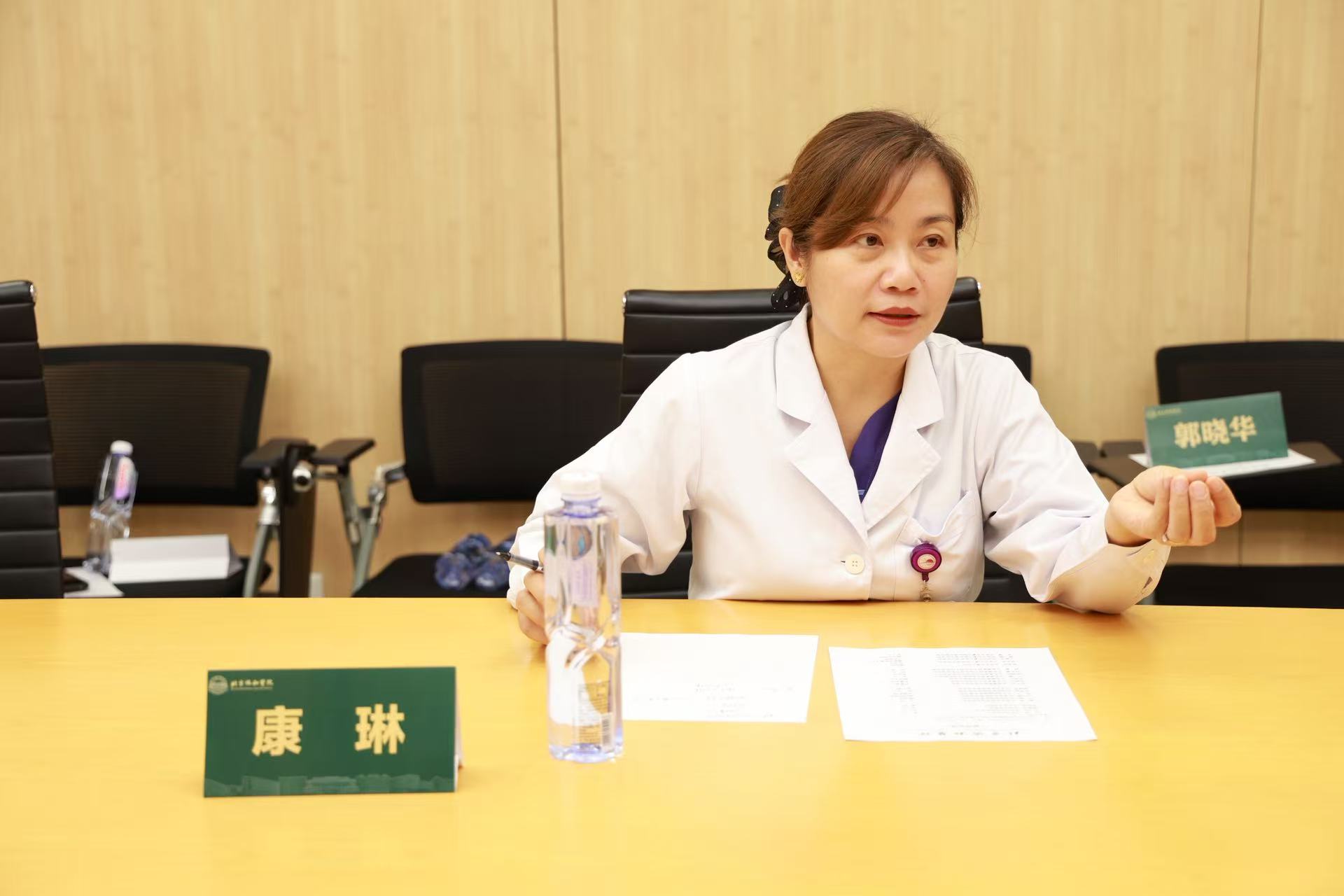 主持.jpg 主持.jpg