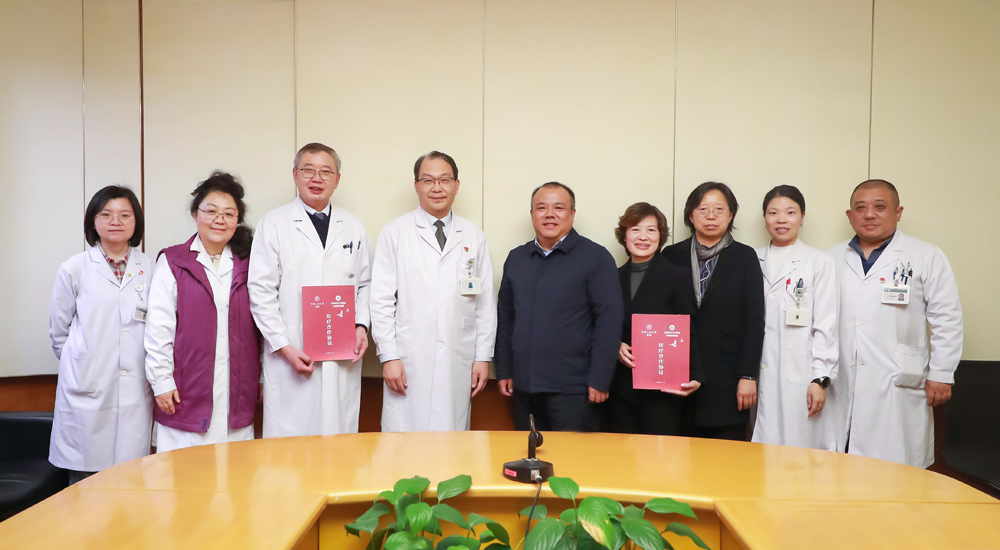 合影.jpg 合影.jpg