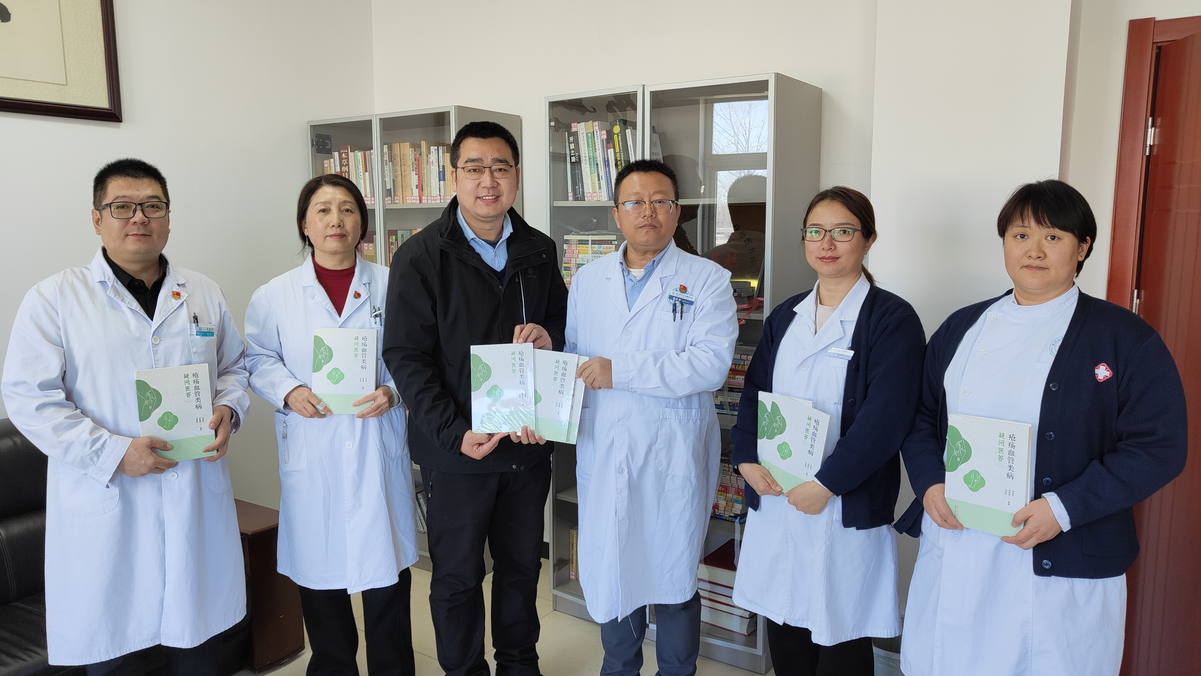 合影2.jpg 合影2.jpg