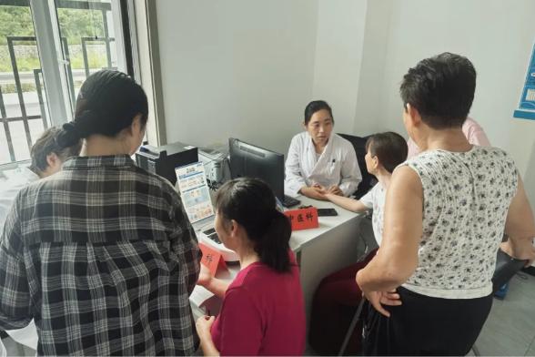 区医院专家到珍珠泉乡开展义诊服务.jpg