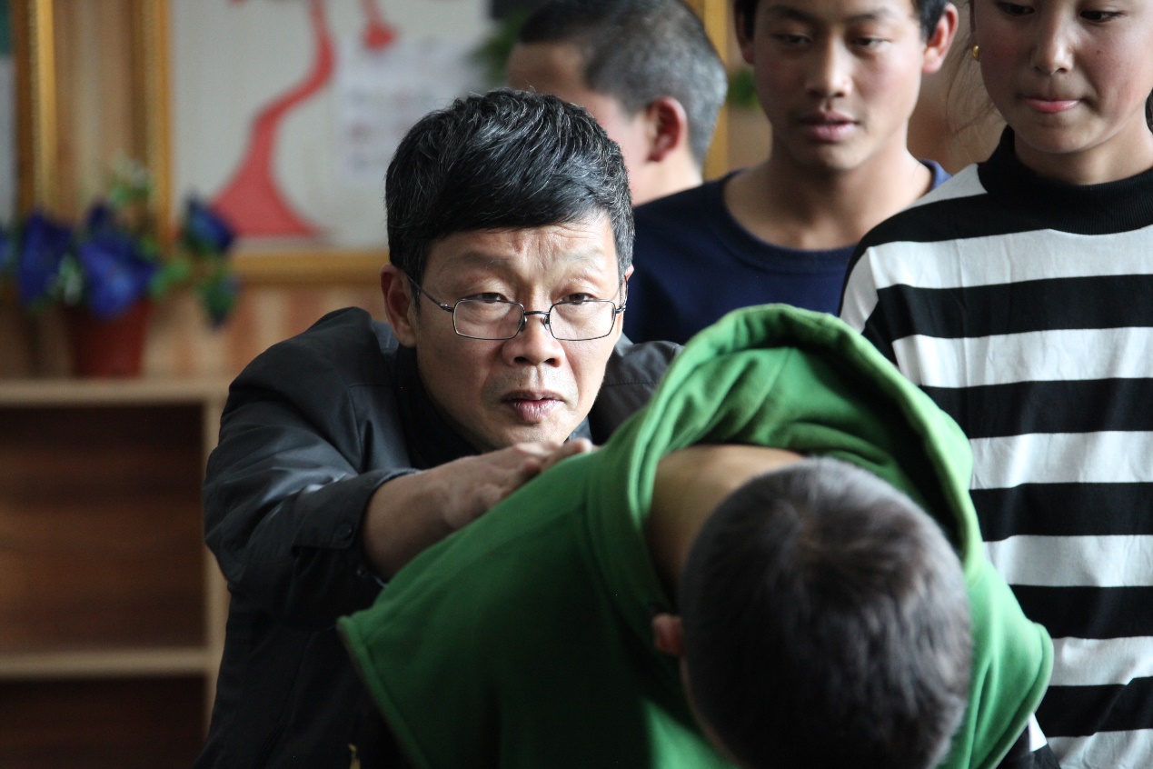 刘海鹰教授荣获第八届“首都道德模范”荣誉称号——累弯自己的腰 让苍生挺直脊梁