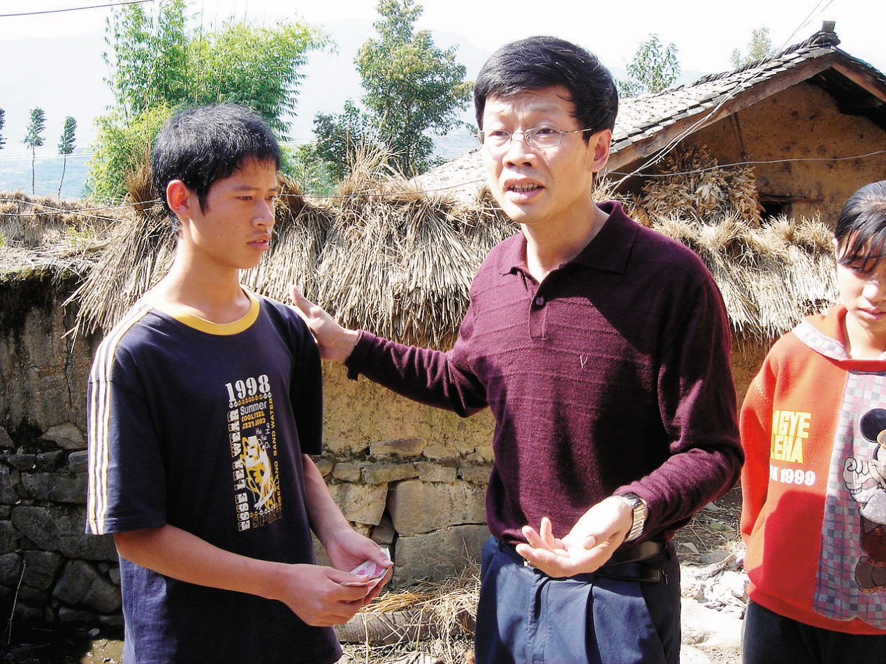 刘海鹰教授荣获第八届“首都道德模范”荣誉称号——累弯自己的腰 让苍生挺直脊梁