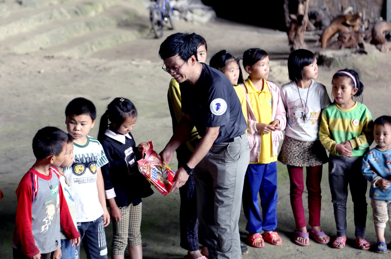 刘海鹰教授荣获第八届“首都道德模范”荣誉称号——累弯自己的腰 让苍生挺直脊梁
