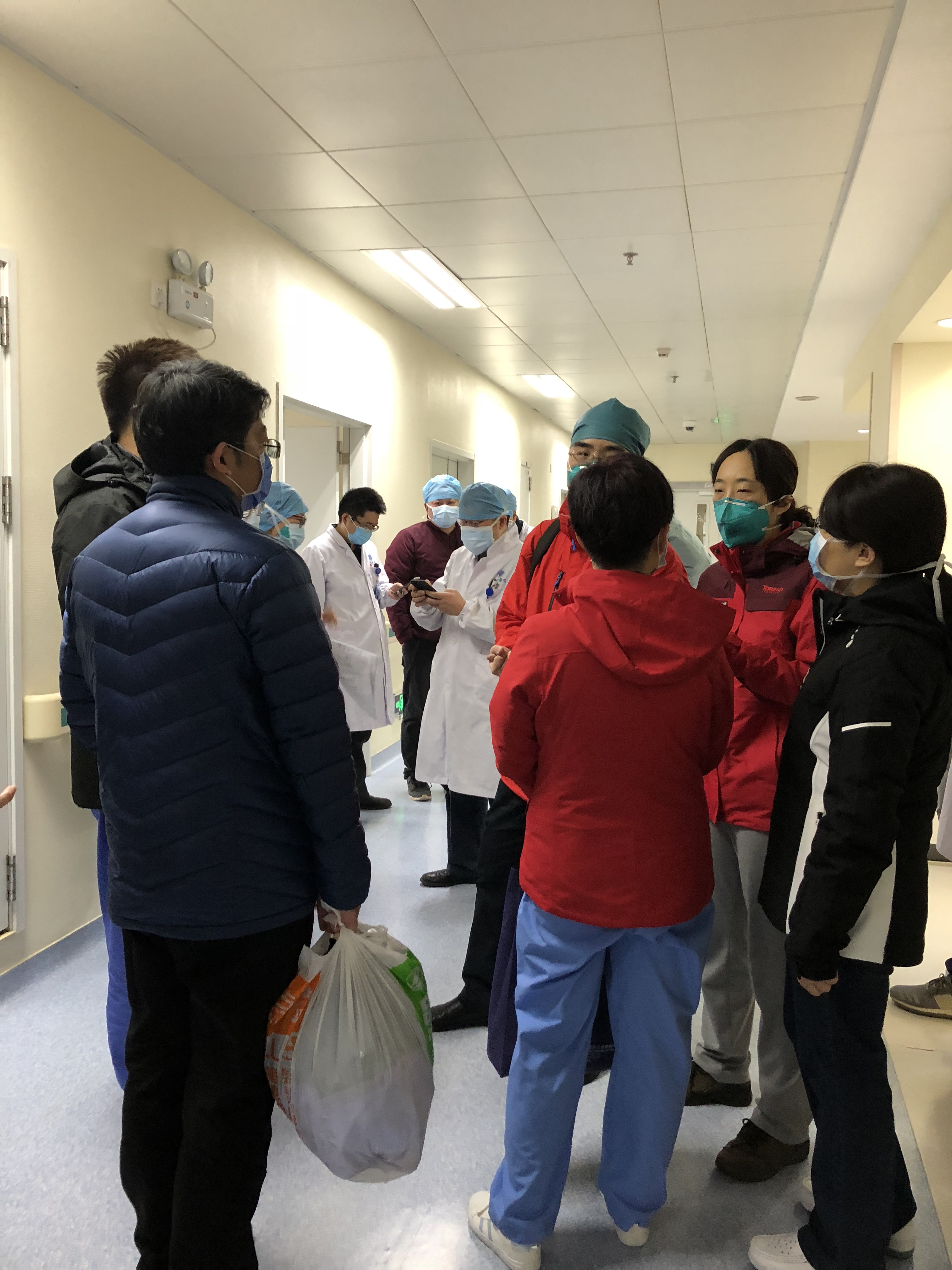 致敬医护·共抗疫情|北京老年医院纪冬梅:应急救治急先锋 逆行出征践