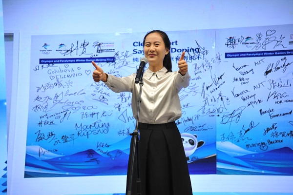 11.北京市丰台区妇幼保健院口腔科医师蔺晨宣讲《为了那片纯洁的冰雪》。杨建军   摄.JPG